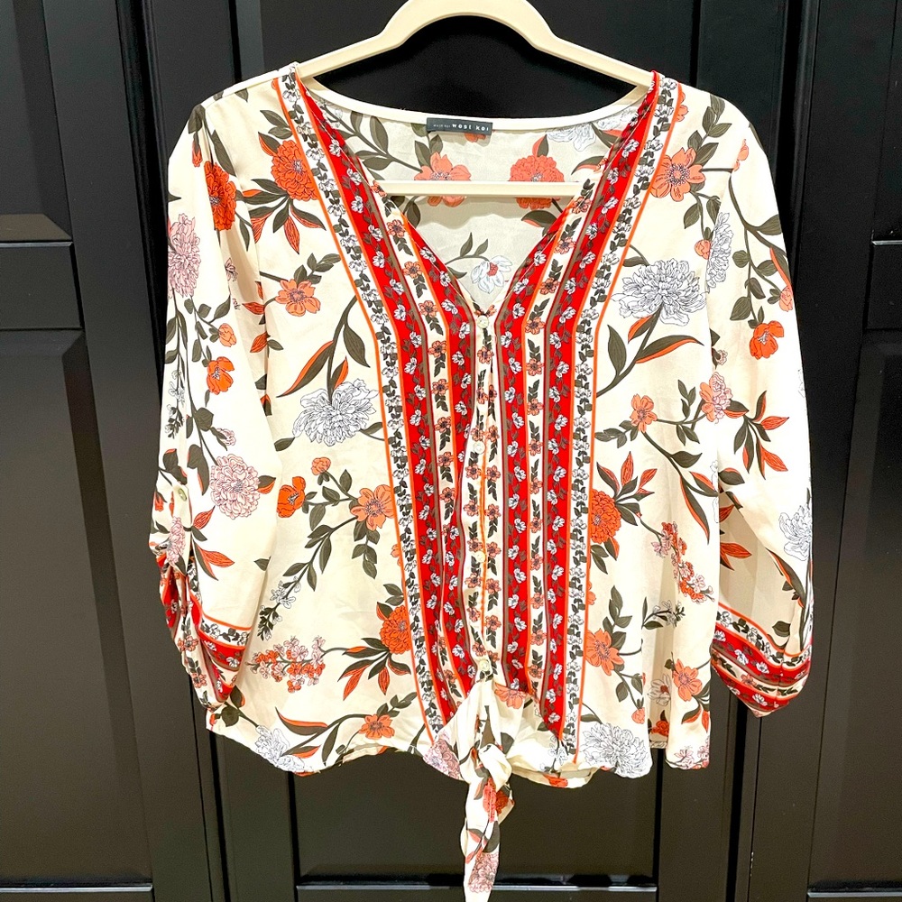 West Kei small flowy, floral blouse